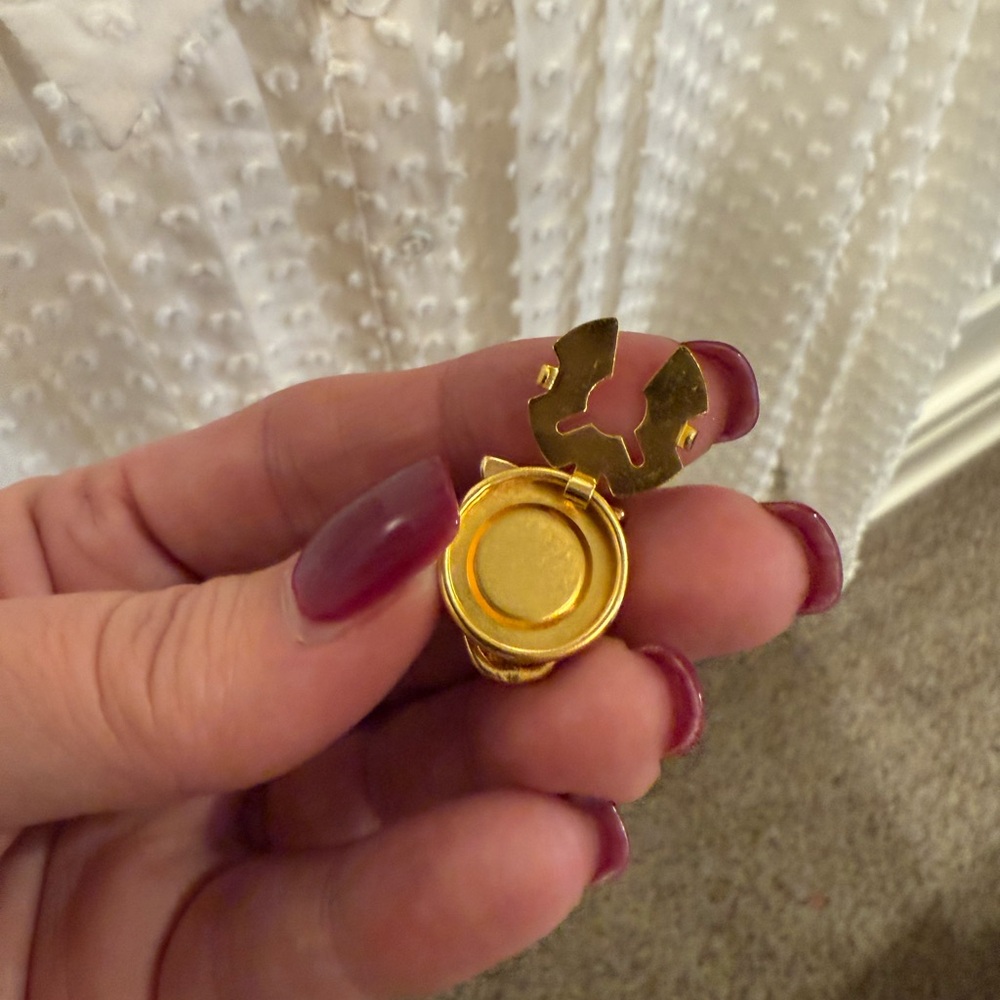 Strawberry Button covers, adorable to ad to any outfit - Picture 6 of 6